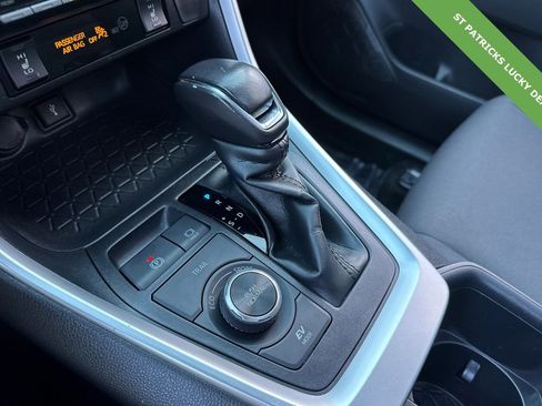 Used 2022 Toyota RAV4 SE w/ Convenience Package image 19