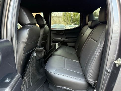 Used 2020 Toyota Tacoma TRD Sport w/ Technology Package image 12