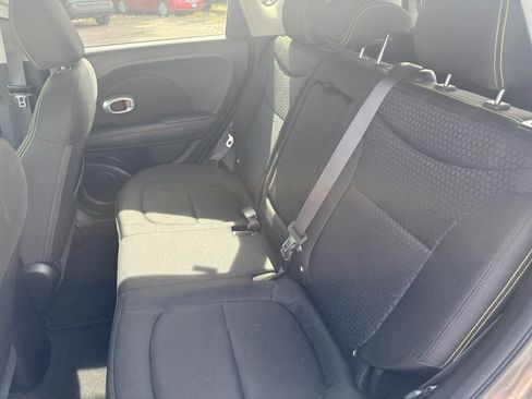 Used 2016 Kia Soul + FWD image 17