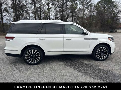 Used 2024 Lincoln Navigator Black Label image 8