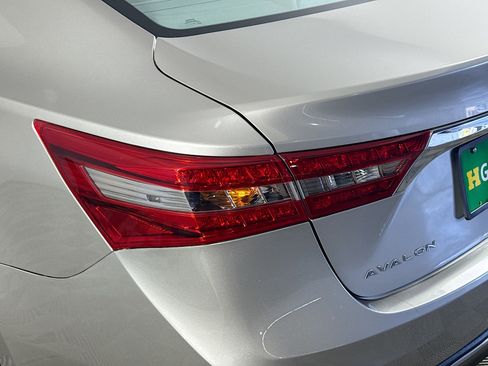 Used 2017 Toyota Avalon XLE image 36