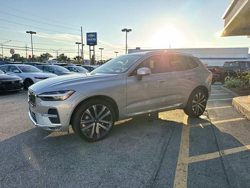 Used 2023 Volvo XC60 B5 Ultimate w/ Protection Package Premier image 4