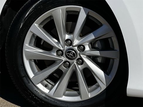 Used 2023 Toyota Camry LE image 28