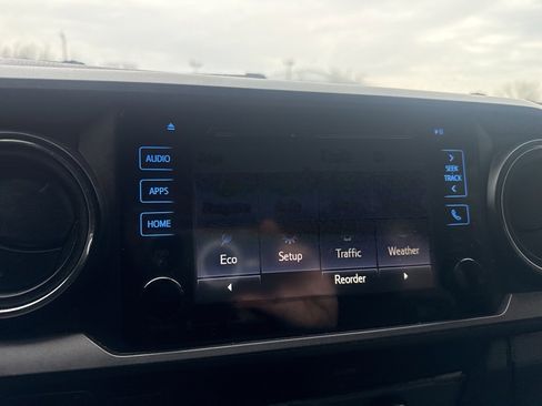 Used 2018 Toyota Tacoma TRD Sport image 25