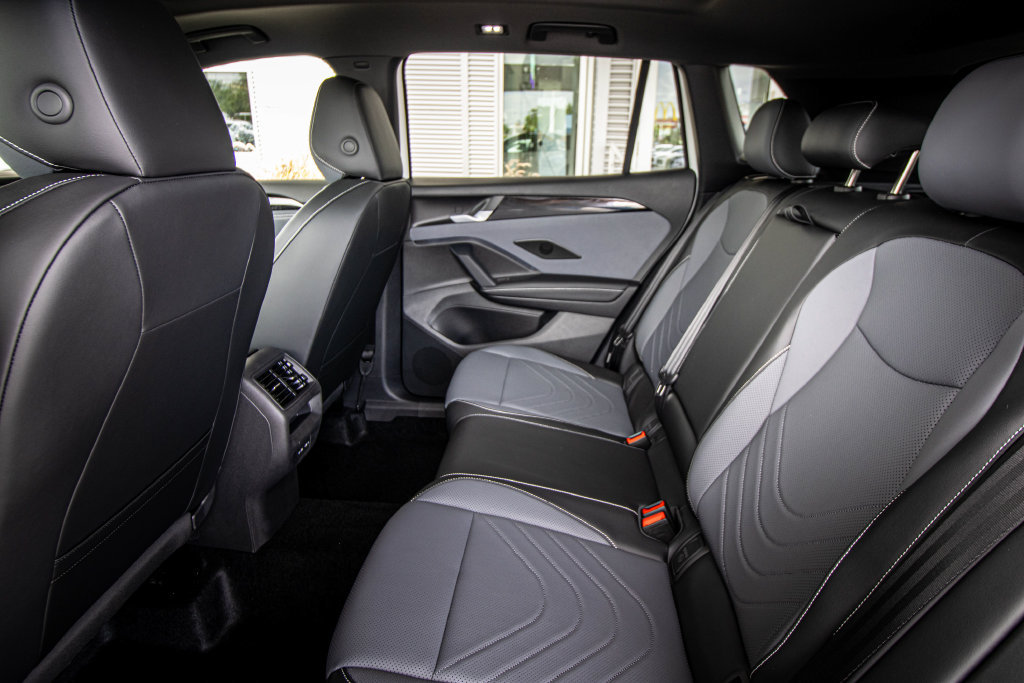 New 2026 Volkswagen Tiguan SE R-Line FWD image 25
