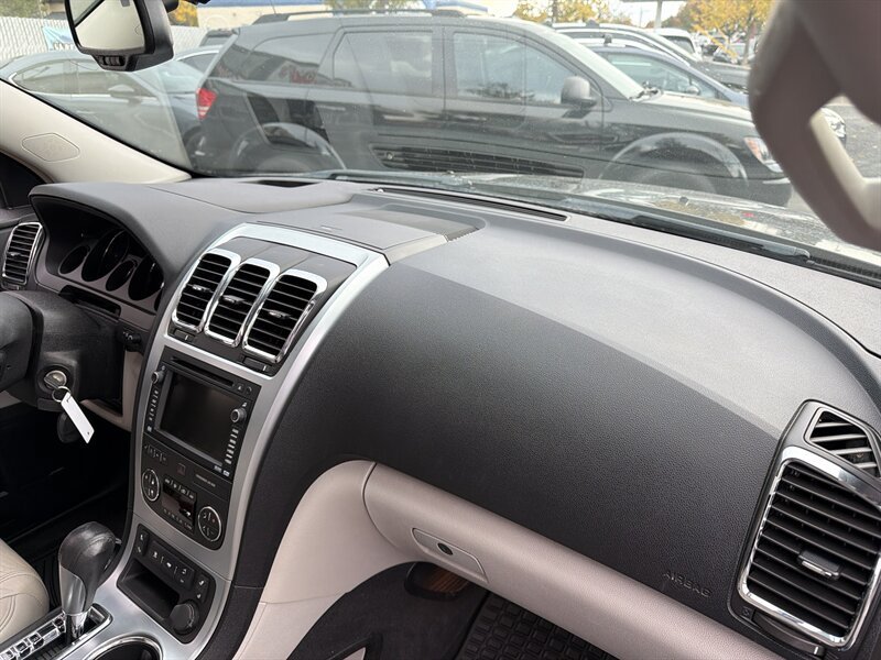 Used 2007 GMC Acadia SLT w/ Trailering Package AWD/4WD image 25