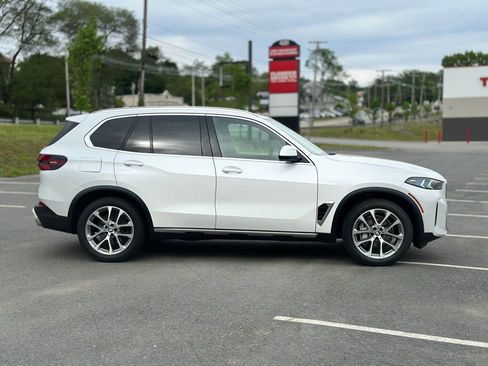 Used 2024 BMW X5 xDrive40i w/ Premium Package AWD/4WD image 8