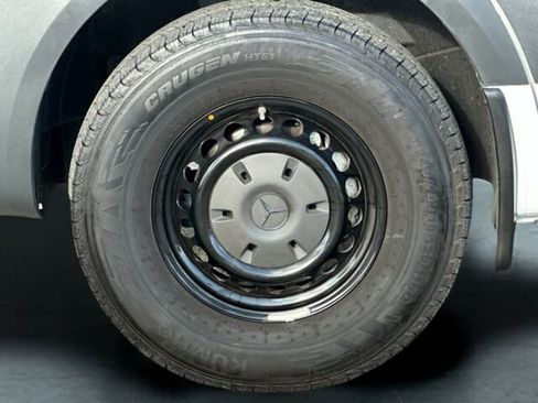 Used 2024 Mercedes-Benz Sprinter 2500 image 32