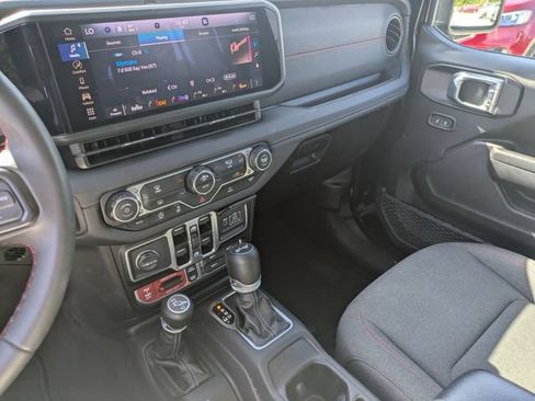 Used 2025 Jeep Wrangler Unlimited Rubicon AWD/4WD image 22
