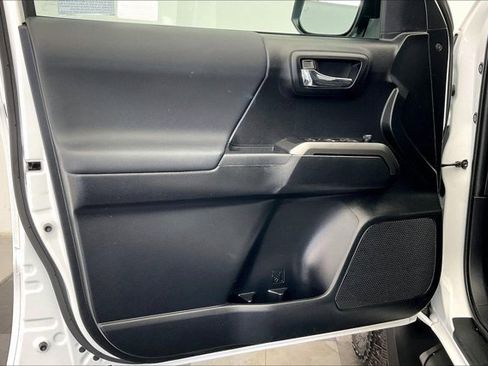 Used 2022 Toyota Tacoma TRD Off-Road image 26