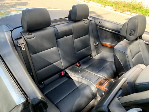 Used 2010 BMW 328i Convertible image 22