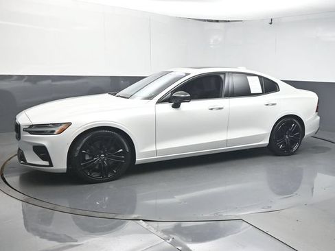 Used 2024 Volvo S60 B5 Plus w/ Protection Package Premier AWD/4WD image 4