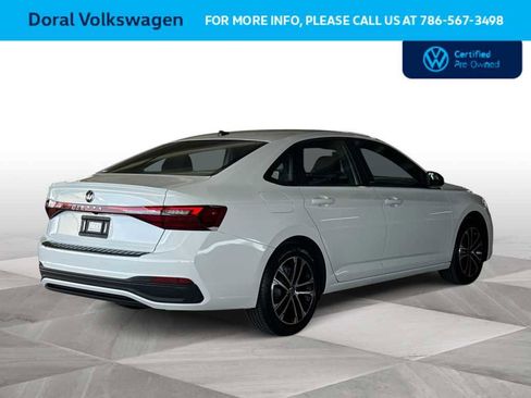 Used 2025 Volkswagen Jetta Sport image 8