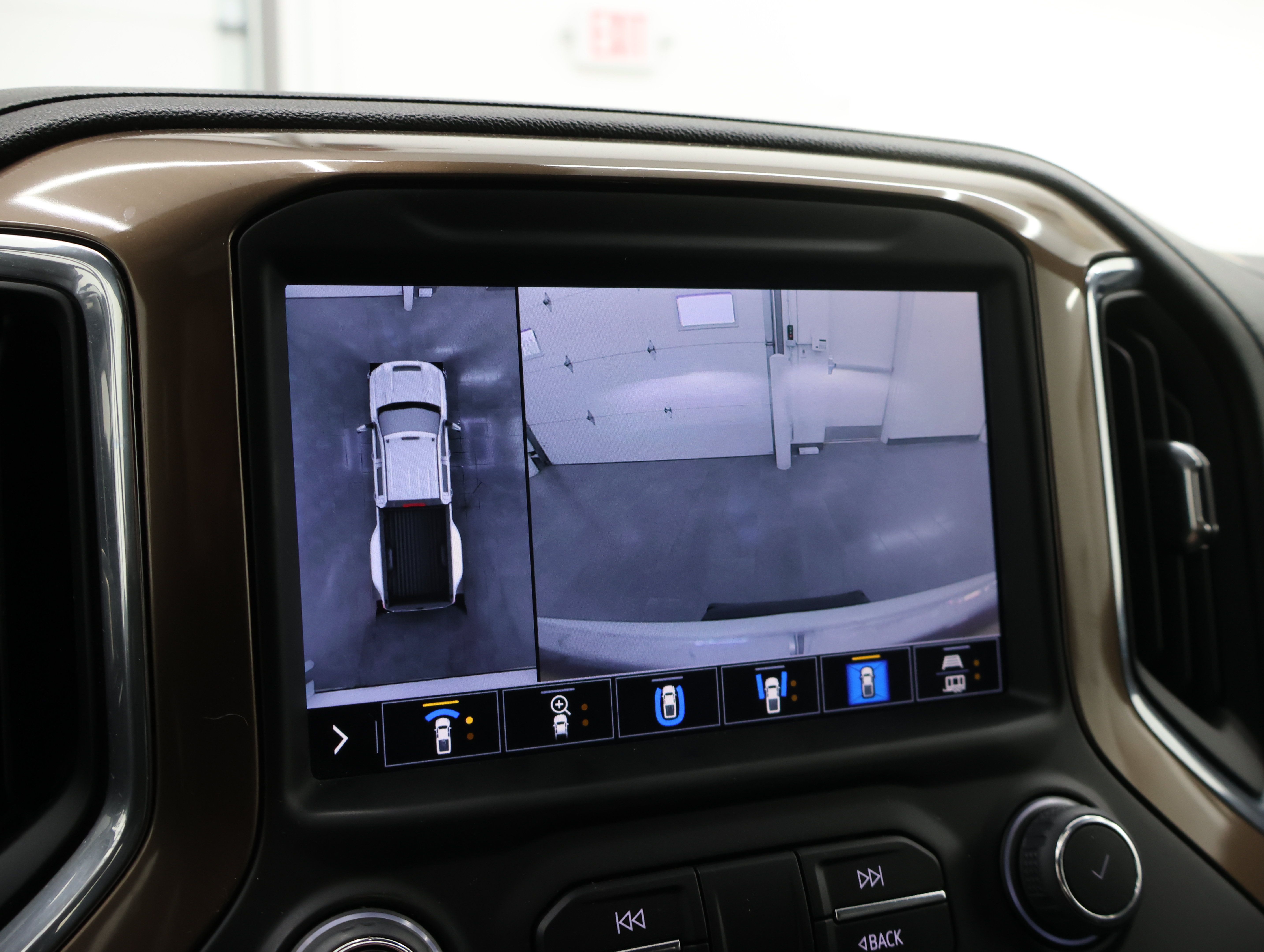 Used 2022 Chevrolet Silverado 3500 High Country w/ Snow Plow Prep/Camper Package AWD/4WD image 18