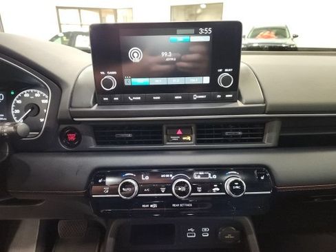 Used 2023 Honda Pilot Sport image 14