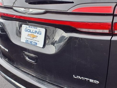 Used 2024 Chrysler Pacifica Limited image 26