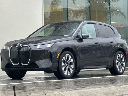 New 2026 BMW iX xDrive60 w/ Premium Package AWD/4WD image 7