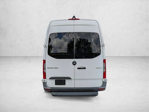 Used 2021 Mercedes-Benz Sprinter 2500 image 8