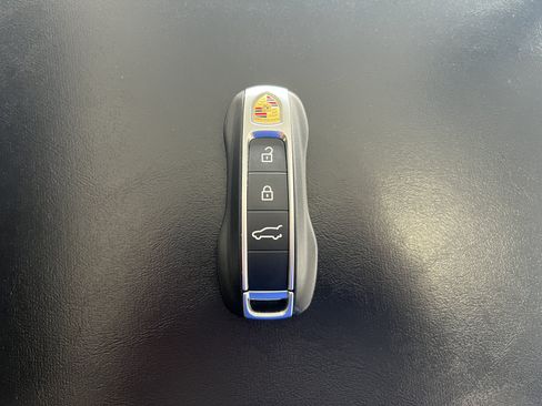 Certified 2025 Porsche Cayenne AWD/4WD image 25