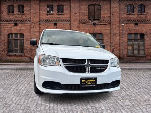 Used 2016 Dodge Grand Caravan American Value Package image 2