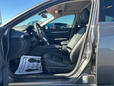 Used 2023 Nissan Altima 2.0 SR image 9