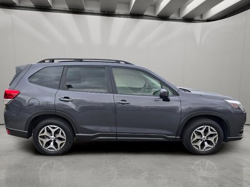 Used 2022 Subaru Forester Premium AWD/4WD image 11