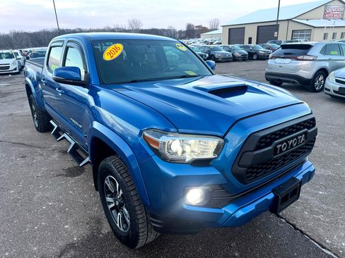 Used 2016 Toyota Tacoma SR5 image 3