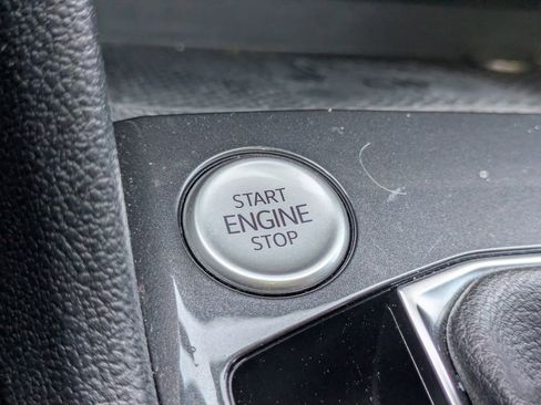 Certified 2022 Volkswagen Tiguan SE image 28