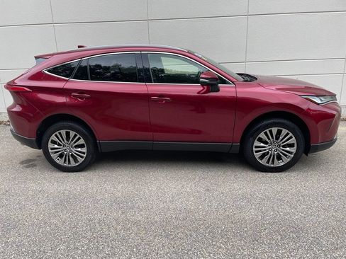 Used 2022 Toyota Venza XLE AWD/4WD image 7