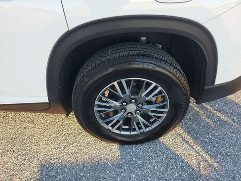 Used 2025 Chevrolet Traverse LT image 20