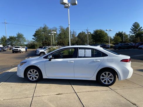 Used 2024 Toyota Corolla LE image 6