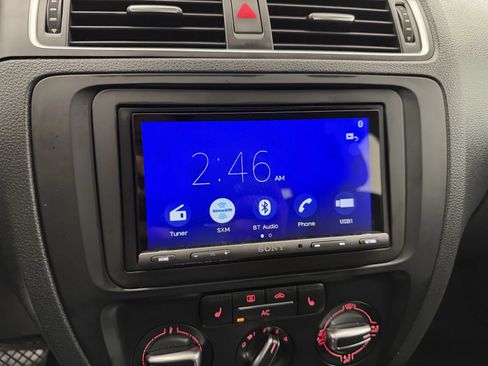 Used 2011 Volkswagen Jetta SE FWD image 17