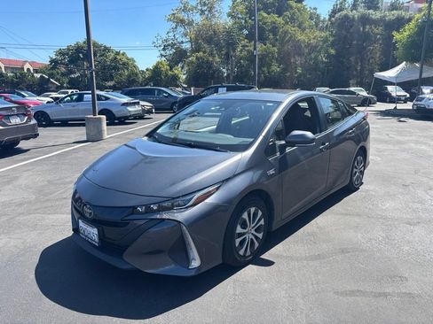 Used 2021 Toyota Prius Prime LE w/ Carpet Mat Package (TMS) FWD image 8
