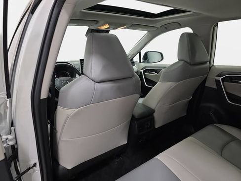 Certified 2020 Toyota RAV4 XLE Premium AWD/4WD image 10