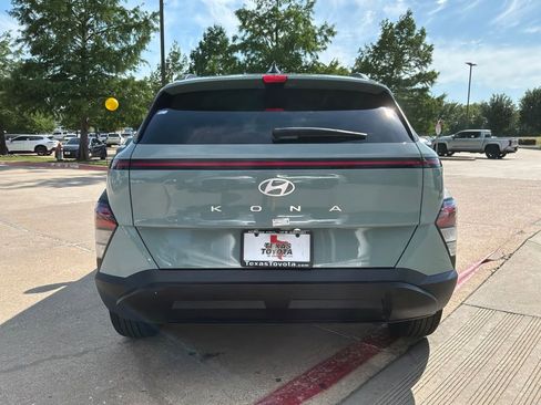 Used 2025 Hyundai Kona SEL FWD image 6
