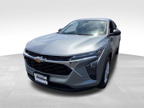 Certified 2026 Chevrolet Trax LS FWD image 2