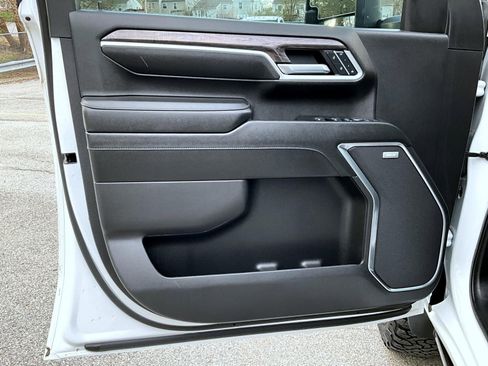 Used 2025 Chevrolet Silverado 2500 LTZ w/ LTZ Plus Package image 12