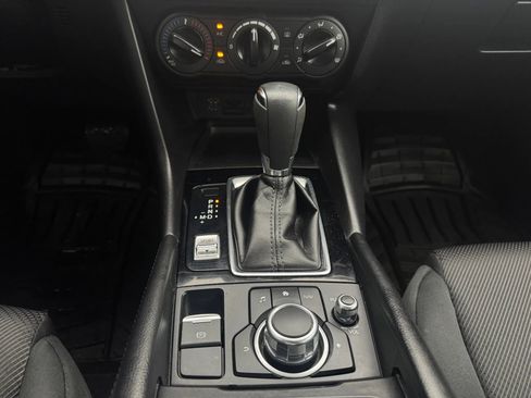 Used 2017 MAZDA MAZDA3 Sport image 22