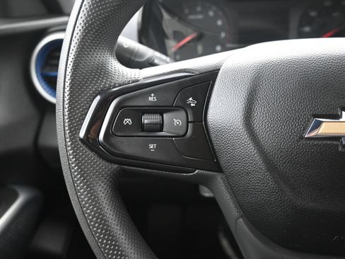 Used 2025 Chevrolet Trax LS w/ LS Convenience Package FWD image 10
