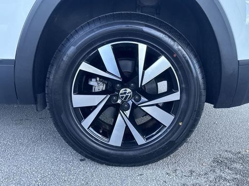 Used 2023 Volkswagen Atlas Cross Sport SE FWD image 11