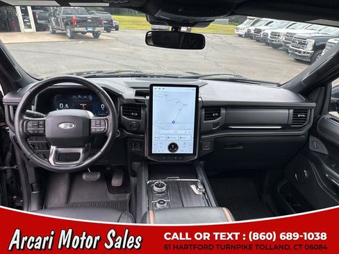 Used 2023 Ford Expedition Platinum image 16