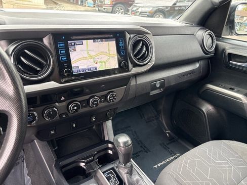 Used 2017 Toyota Tacoma TRD Off-Road image 17