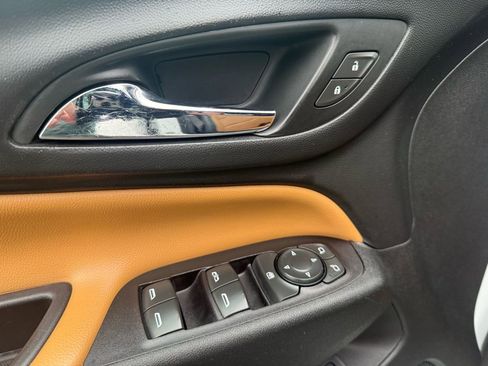 Used 2018 Chevrolet Equinox Premier image 17