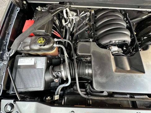 Used 2020 Chevrolet Suburban Premier image 17