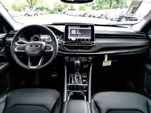 New 2026 Jeep Compass Latitude image 20