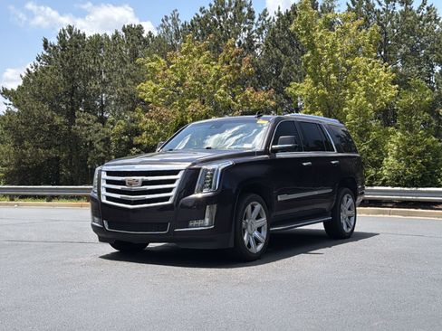 Used 2018 Cadillac Escalade Luxury AWD/4WD image 11