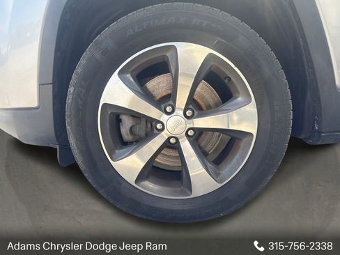 Used 2019 Jeep Cherokee Limited AWD/4WD image 23