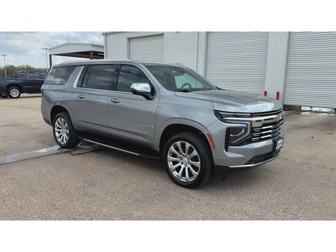 New 2026 Chevrolet Suburban Premier w/ Sun And Tow Package AWD/4WD image 2