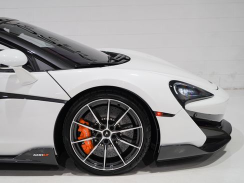 Used 2020 McLaren 600LT Spider RWD image 23