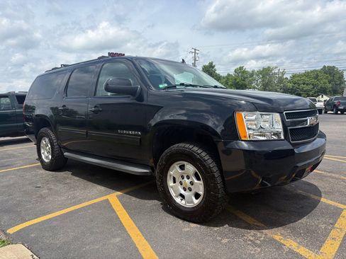 Used 2010 Chevrolet Suburban LT AWD/4WD image 4